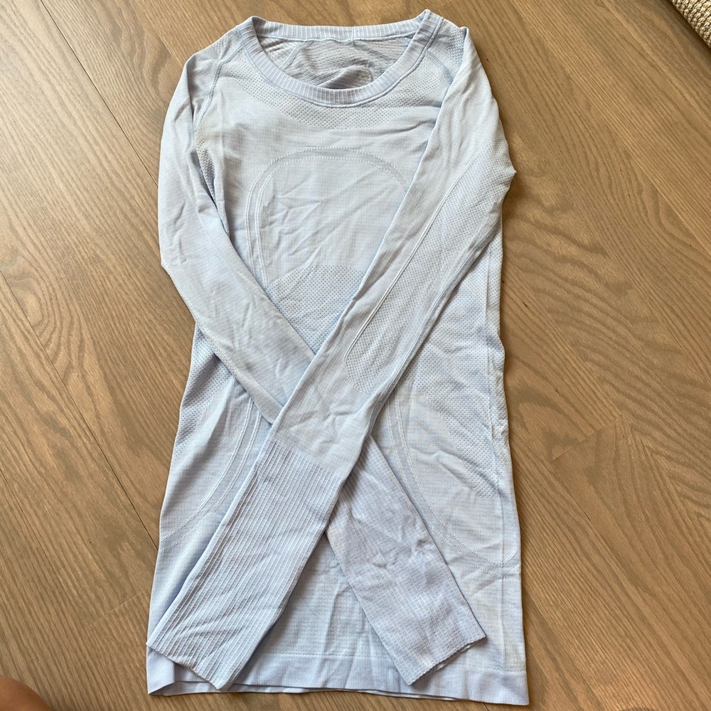 BLUE LULULEMON SWIFTLY TECH LONG SLEEVE